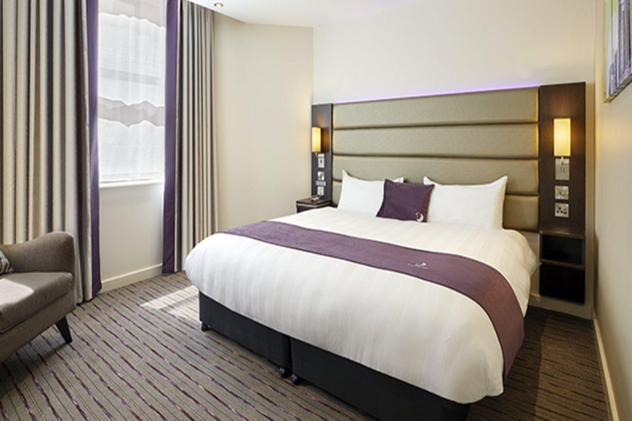 Premier Inn London Gatwick Airport South - London Road Crawley  Exterior foto